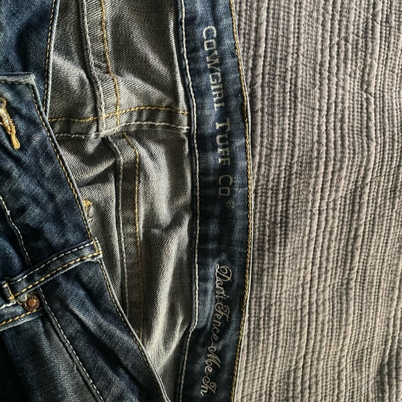 Cowgirl Tuff Co Don’t Fence W40 x 37L - Picture 2 of 3